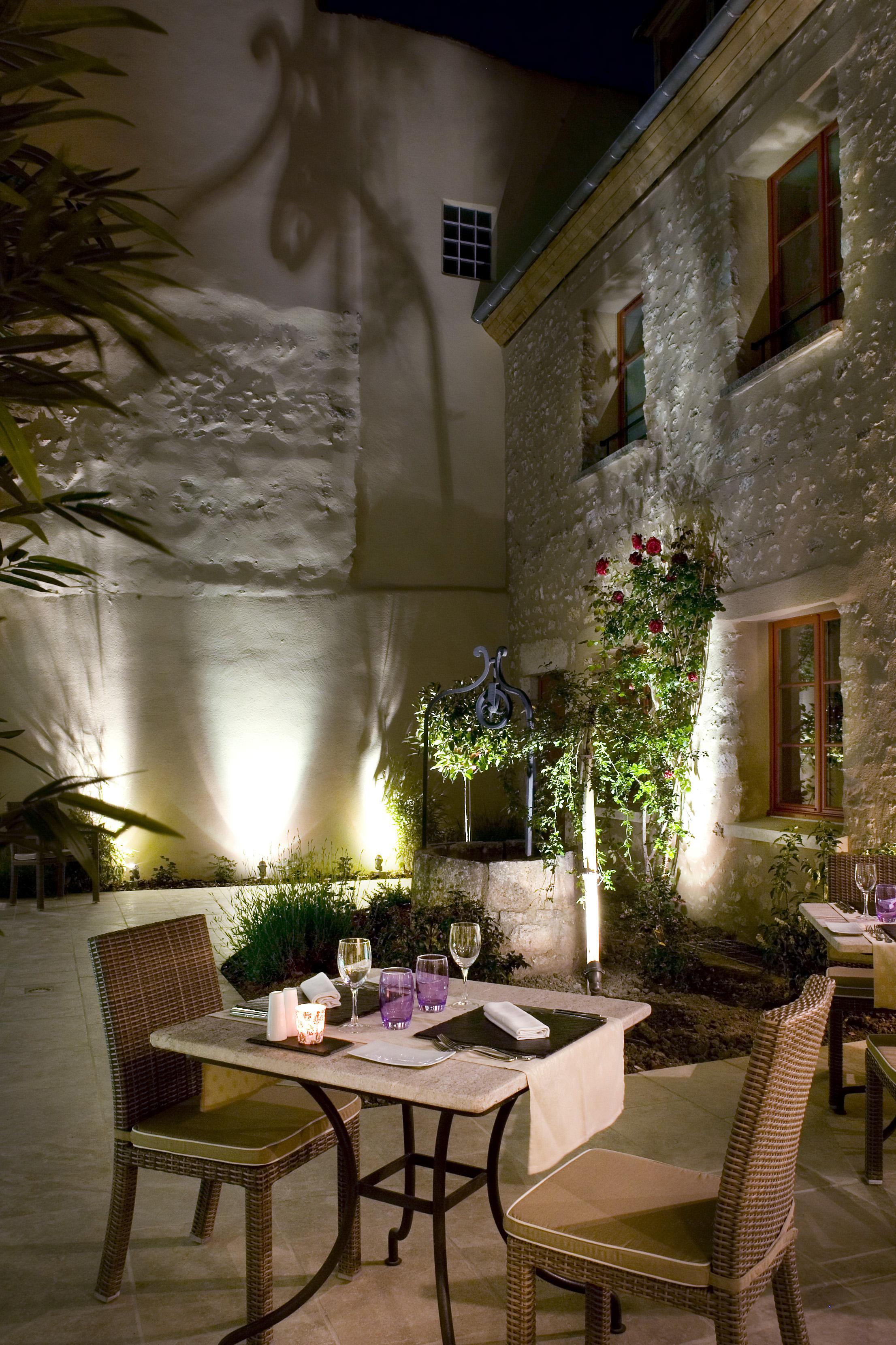 Hôtel Aux Vieux Remparts, The Originals Relais Provins Exterior foto