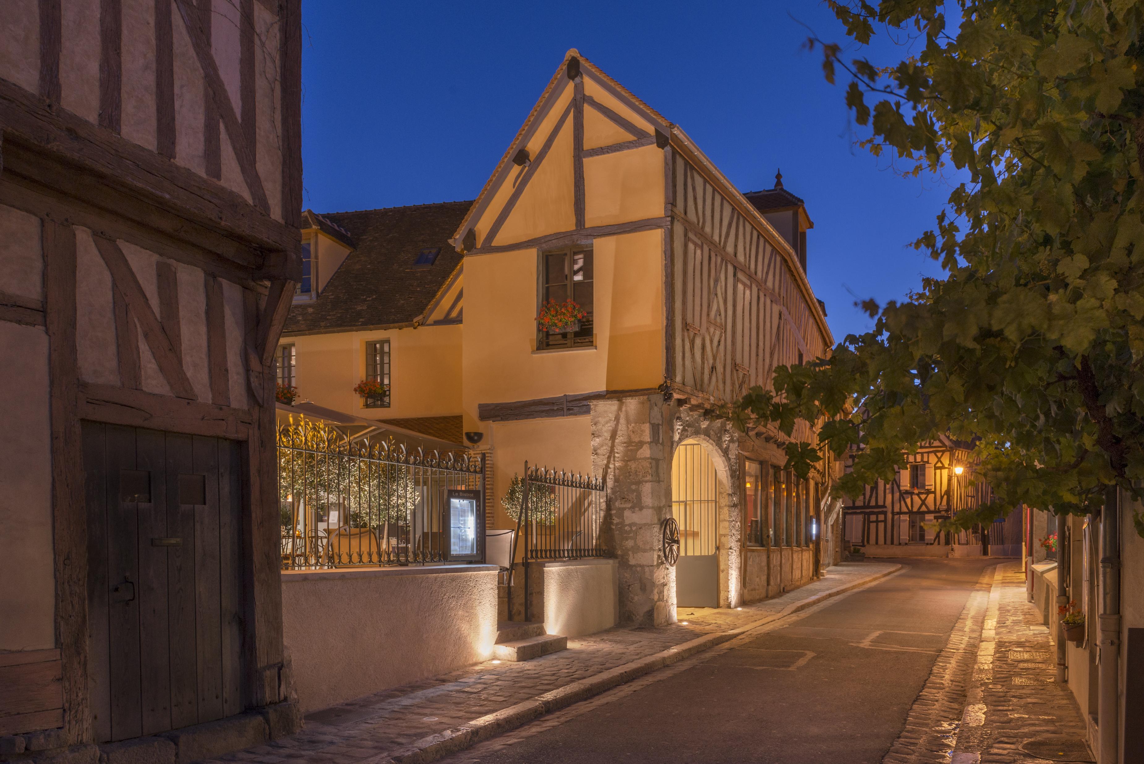 Hôtel Aux Vieux Remparts, The Originals Relais Provins Exterior foto