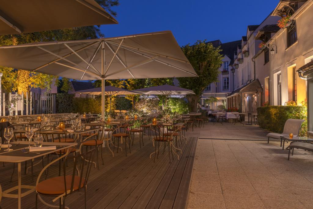 Hôtel Aux Vieux Remparts, The Originals Relais Provins Exterior foto
